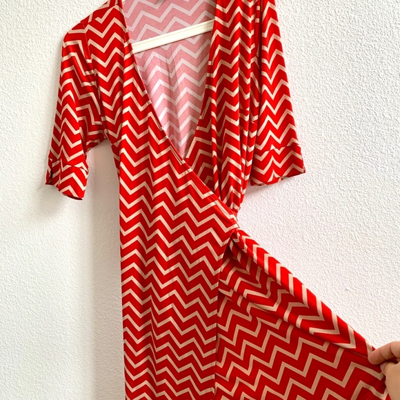 A Pea in the Pod Zig Zag Wrap Dress Sz S Maternity - Picture 4 of 5